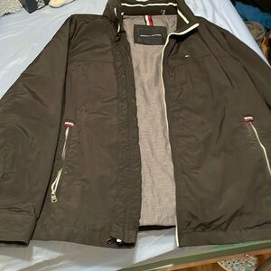 Men’s xxl Lightweight Hilfiger jacket.